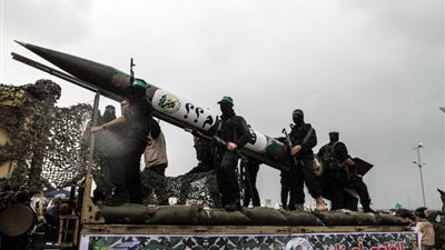 المقاومة الفلسطينية تطلق النار تجاه طائرة «فانتوم» شرق رفح