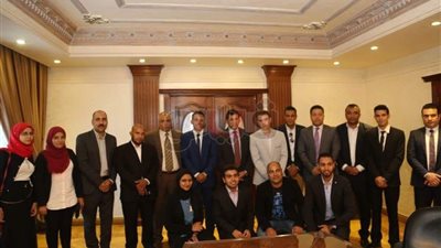 تفاصيل لقاء وزير الرياضة مع إدارة مركز شباب الأمل بالعاشر