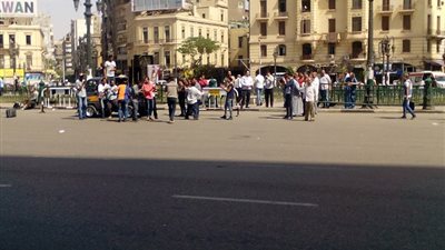 بالصور.. مواطنون يحتفلون بعيد تحرير سيناء في «رمسيس»