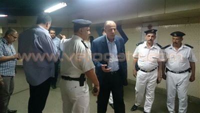 بالصور.. مدير شرطة النقل يتفقد الخدمات الأمنية بمترو الأنفاق