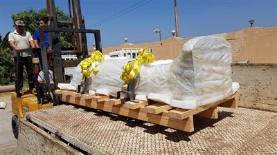 10 صور ترصد وصول 71 قطعة أثرية من مخزن البهنسا للمتحف الكبير