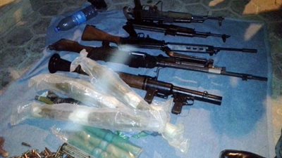 ضبط 46 سلاحًا آليًّا و«آر بي جي» وذخيرة داخل نفق جنوب معبر رفح