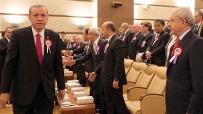 «أردوغان» يرفض مصافحة «كلتشدار أوغلو»