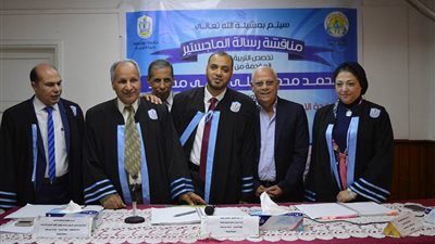 محافظ بورسعيد يشهد مناقشة رسالة ماجستير لشاب من ذوي الاحتياجات الخاصة