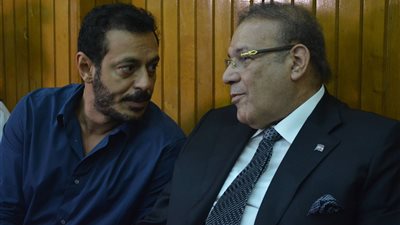 مصطفى شعبان والسيد البدوي في عزاء شقيقة حسن راتب(فيديو وصور)