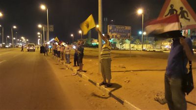 سلسلة بشرية لأنصار الإرهابية بأبو حمص