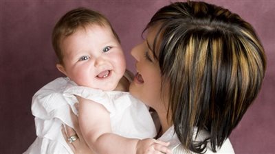 دراسة غربية تفضل الإنجاب في سن متأخر.. أظهرت أن صحة أطفال الأمهات الكبيرات تكون أفضل.. «العناني»: تأخر سن الزواج من أسباب عقم النساء في مصر..و«نيازي»: أفضل وقت للحمل ما بين 25 و35 