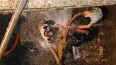 بالصور.. الانتهاء من إصلاح عطل في خط المياه الرئيسي بدمنهور