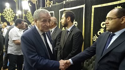 المصيلحي ومكرم محمد أحمد يشاركان في عزاء شقيقة حسن راتب (فيديو وصور)