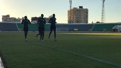 طاقم تحكيم لقاء المصري واتحاد العاصمة يؤدي مرانه باستاد بورسعيد