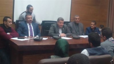 رئيس جامعة بنها يحث طلاب الاتحاد على الاهتمام بالأنشطة