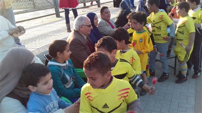 بالصور.. وفد العاشر يكرم الأم المثالية بمركز شباب الحرية