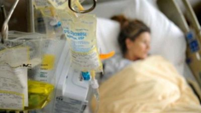 أسرة سيدة بالمحلة تتهم مستشفى خاصا بالتسبب في إصابتها بشلل نصفي