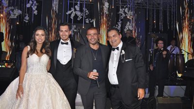عمرو دياب يحيي حفل زفاف نجل محسن جابر (فيديو وصور)