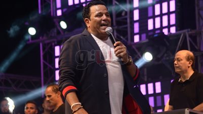 محمد فؤاد يتألق في ختام حفلات الصيف بـ«الرحاب» بحضور الآلاف (صور)