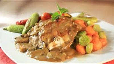 طريقة إعداد رول الدجاج بـ«المشروم والخضراوات وصوص الليمون»