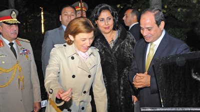 تفاصيل اليوم الأول للسيسي في باريس.. يشيد بكفاءة مقاتلة «الرافال».. يبحث تعزيز التعاون العسكري مع وزيرة دفاع فرنسا.. يستعرض تطورات الأوضاع الداخلية والخارجية مع «فرانس 24» وصحيفة ل