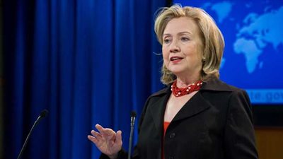 «كلينتون» تعلن دعمها للمتظاهرين ضد العنف المسلح في أنحاء أمريكا