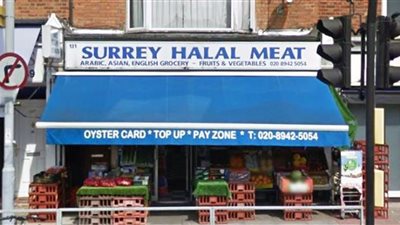 شاب حاول قطع اللحم في محل جزار بنفسه فقطع يده