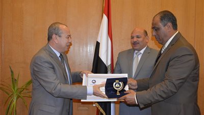 محافظ دمياط يكرم ضباط الشرطة وأبطال الكونغ فو (صور)