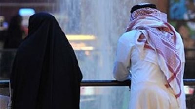 فتاة سعودية تخطف عريسها قبل يومين من الزفاف وتصوره عاريا