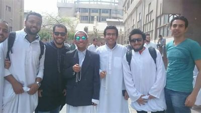 طلاب هندسة عين شمس يرتدون «الجلباب والسندباد» في امتحان الميدتيرم