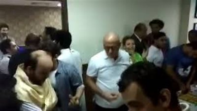 سعد الصغير يحتفل بعيد ميلاد أشرف عبد الباقي في «مسرح مصر» (فيديو)