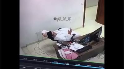 بالفيديو.. خليجي يتعرض لموقف محرج أثناء العمل