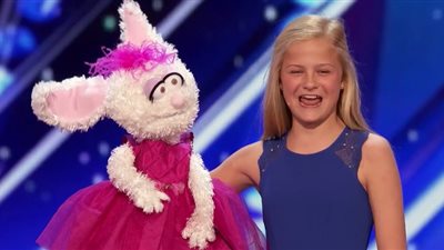 بالفيديو.. 151 مليون مشاهدة لموهبة فتاة حصلت على الباز الذهبي