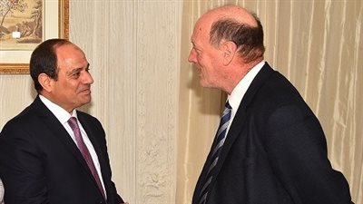 السيسي في حوار لصحيفة لوفيجارو الفرنسية: لدينا مؤسسات قادرة على عبور الثورات.. مصر تحتضن أكثر من 500 ألف لاجئ سوري.. وهدفنا توفير مسكن لائق ورعاية طبية وتعليم جيد للمصريين