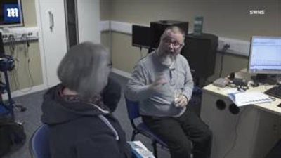 بالفيديو.. رد فعل زوجين أصمين يسمعان بعضهما لأول مرة