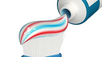 بالفيديو.. أحدث 6 استخدامات غريبة لمعجون الأسنان