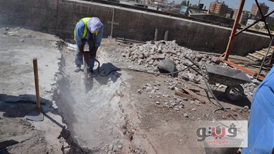 بالصور.. بدء أعمال هدم 20 فتحة بقناطر أسيوط القديمة