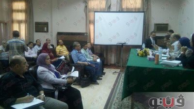 وكيل صحة أسيوط يعقد اجتماعا مع مديري المستشفيات ونوابهم