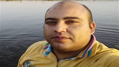 تامر خليل يكتب: الفرق بين المهنيين والعمال