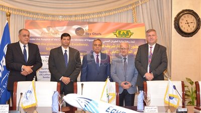 بالصور.. مصرللطيران تجدد عقد الشراكة مع LSG lufthansa Service
