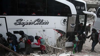 الدفاع الروسية: 988 مسلحا وعائلاتهم خرجوا إلى إدلب