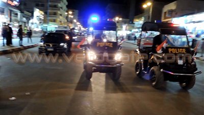 بالصور.. استعراض ميداني ليلي لقوات أمن مطروح