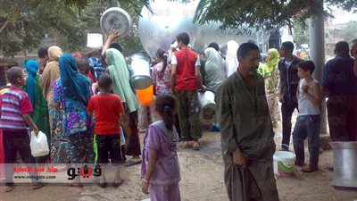 انقطاع المياه يهدد بانتشار الأمراض في قرى بني سويف.. أهالي مركز ببا: محرومون من المياه منذ أكثر من شهر ونعاني في «حرب الفناطيس».. المحافظ يعد بحل الأزمة.. ورئيس الشركة: محطة جديدة تعمل قبل &