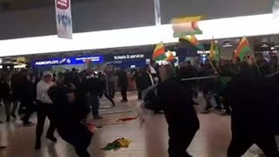 مشاجرة عنيفة بين أتراك وأكراد بسبب هجمات سوريا (فيديو)