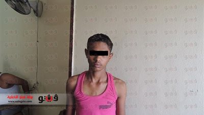 بالصور.. القبض على تاجر مخدرات وحفيده في أسوان