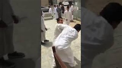مشاجرة عنيفة بين الطلاب داخل مدرسة في الرياض (فيديو)