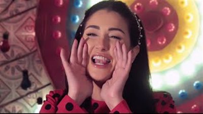 بالفيديو.. نجمات فيلم «اللى اختشوا ماتوا» يغنين «عند بيت أم فاروق»