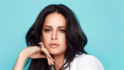 آمال ماهر تنفي التعاون مع عمرو دياب