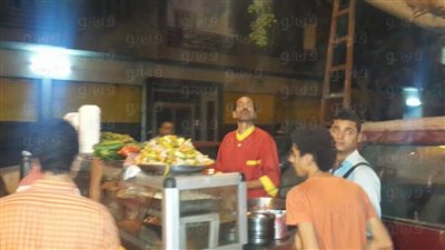 بالفيديو والصور.. «سعد الحرامي» أشهر بائع فول بوسط البلد.. فريد شوقي أطلق عليه اللقب ..السحور الفاخر بـ4 جنيهات.. تحدى مبارك ووصل للعالمية عبر «فيس بوك».. و«حقوق مصابي الثورة&