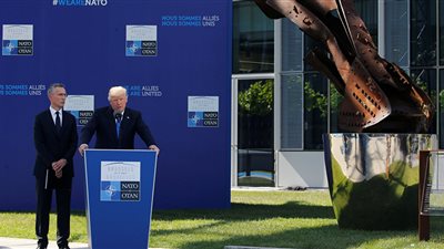 سبوتنيك: العلاقات الأمريكية الأوروبية تتخذ منحى جديدًا بعد قرار ترامب