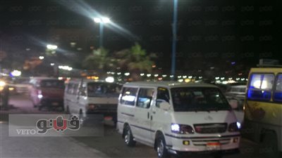 بالفيديو.. توقف حركة المرور بكورنيش الإسكندرية بسبب «حصان»