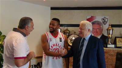 مرتضى منصور يلتقى لاعب السلة الأمريكي تيريل ستوجلين