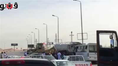 بالفيديو.. «المرور» تدفع بأوناش لإزالة حطام أتوبيس مدرسة سان جو