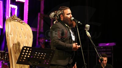 «بجاتو» يبدع في سهرة غنائية بساقية الصاوي (صور)